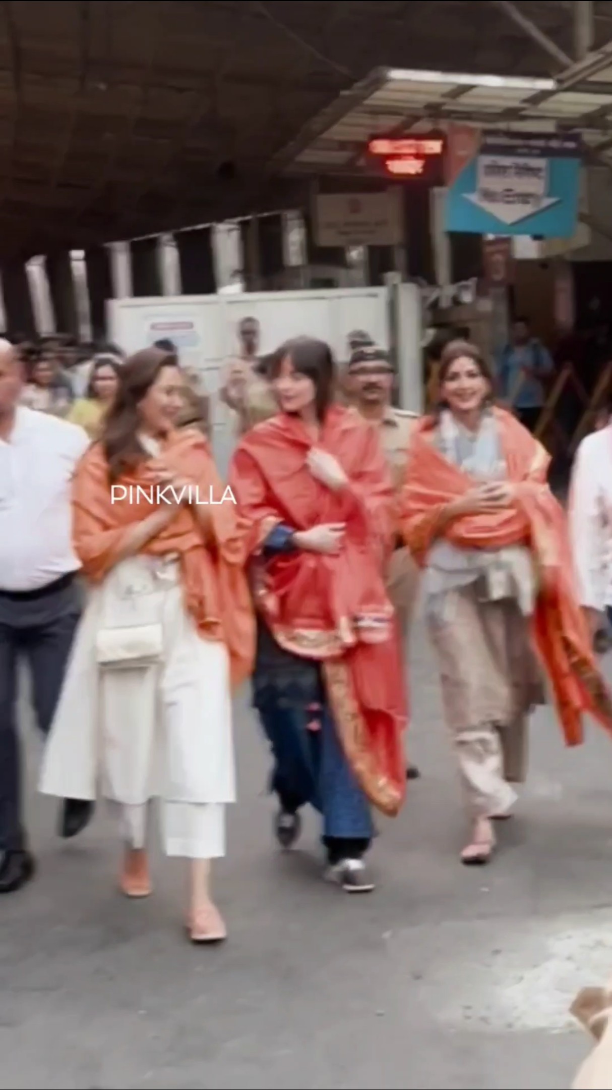 Sonali Bendre \u0026 Dakota Johnson: A Duo We Didn't Know We Needed ? | #shorts #bollywood #trending
