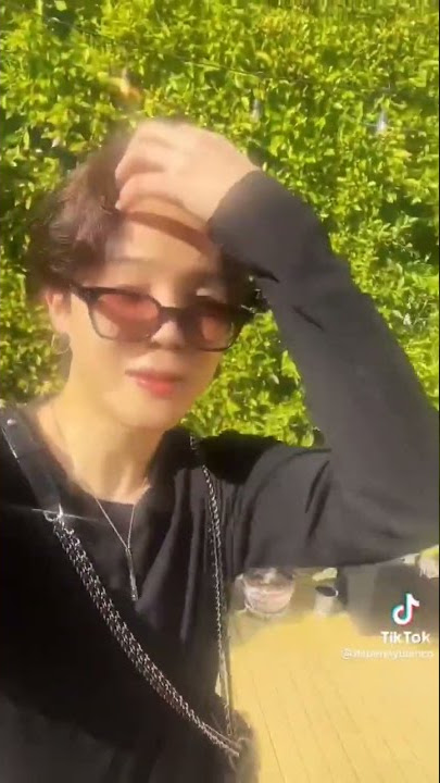 Jimin doing tik tok with Benny Blanco 🙂