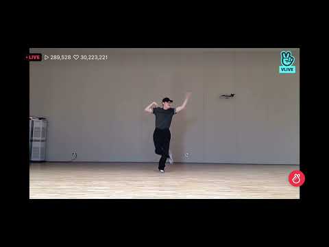 YEONJUN (Tomorrow X Together) dancing to 2PM (투피엠) – 우리집 (My House)  on VLive (Essence of Dance)