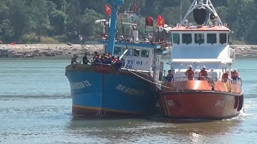 Nghệ An cứu hộ thành công tàu cá cùng 17 ngư dân gặp nạn trên biển