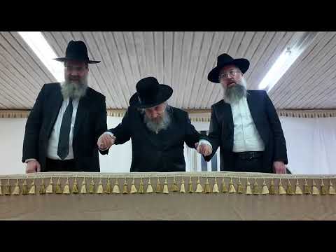 🎵ריקודים סוערים במרחב המוגן: המנהיג הרב לנדו בריקוד עם בני ישיבת נר זרח - עוצם לכבוד התורה ולומדיה