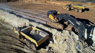 Volvo EC950F Excavator Loads A60 Haul Truck in 4 Passes