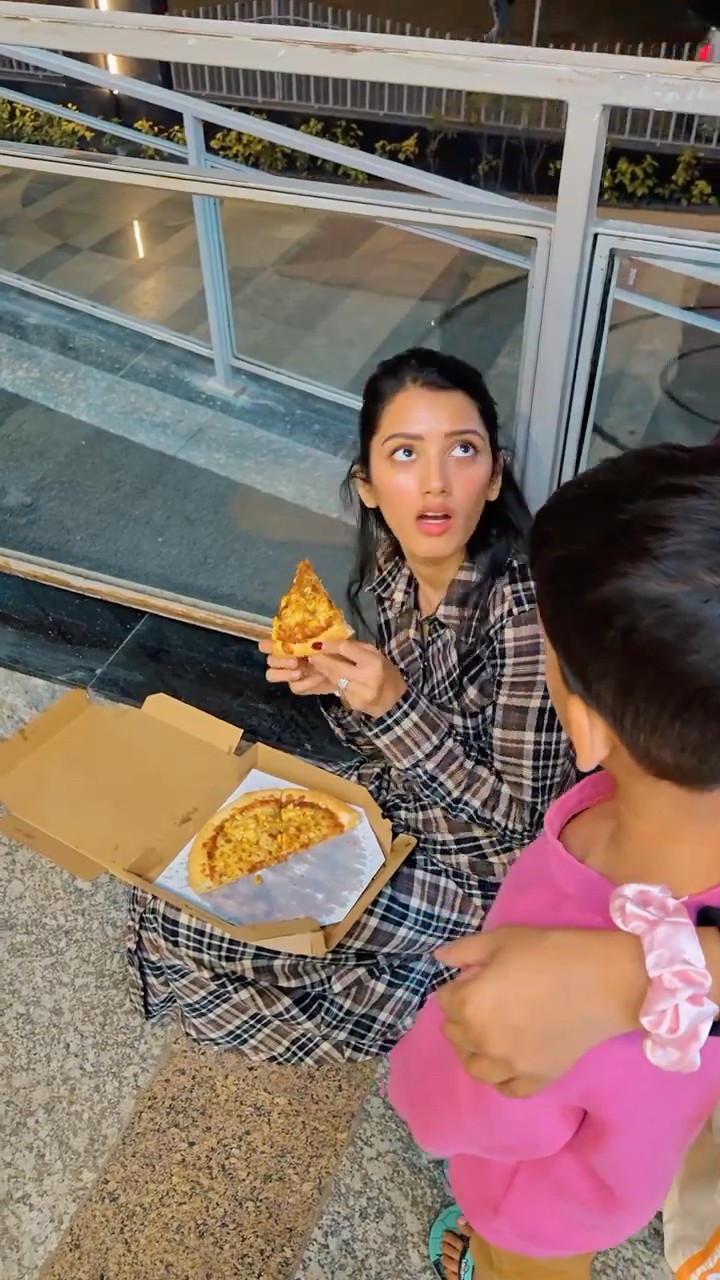 Neetu Se Khana Chhina Diya Bukhe Bacche Ko ? #neetubisht #comedy #trendingshorts #nanandbhabhi