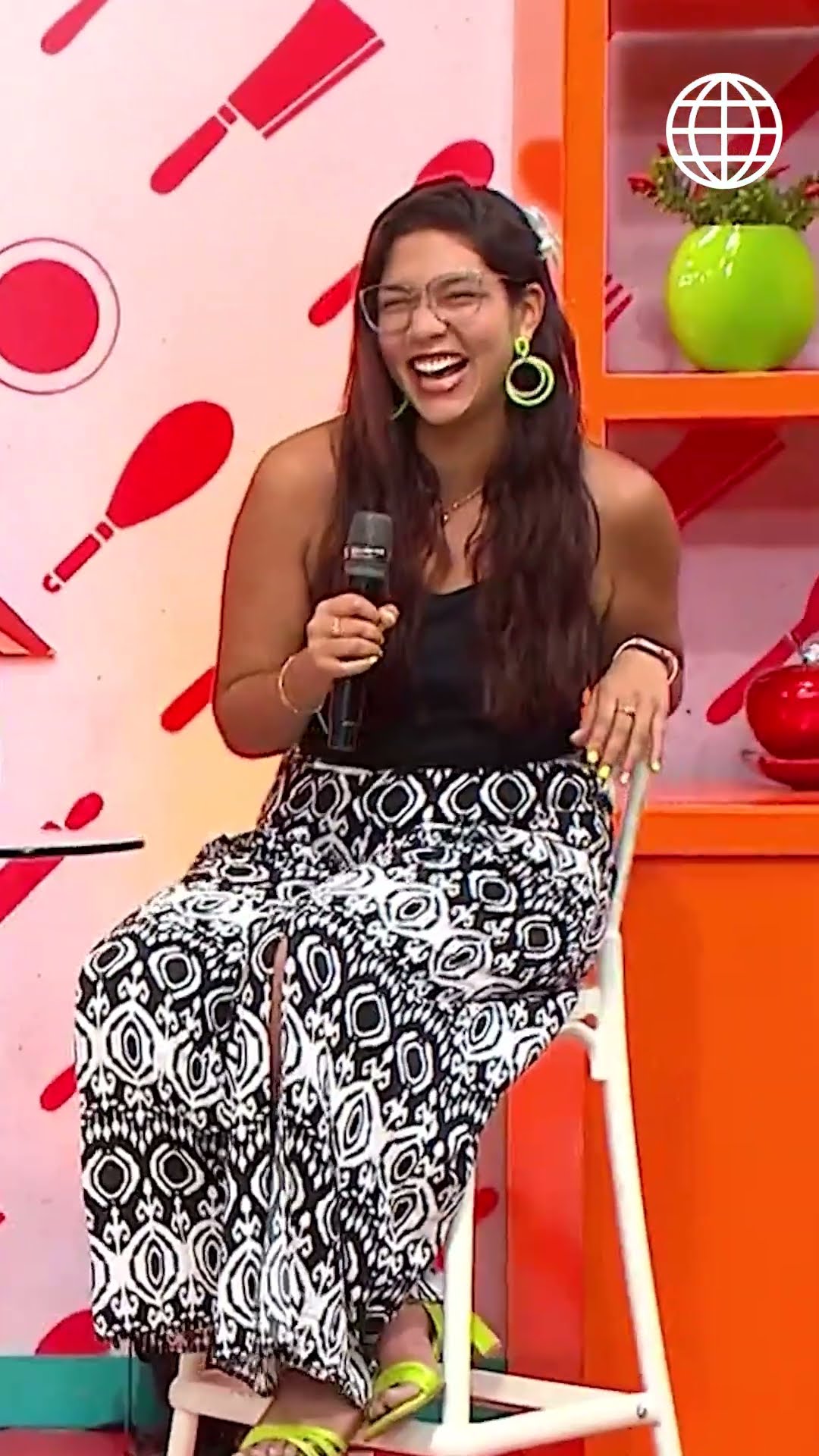 EN LA MESA | Meet our “En la mesa” reporter | #shorts
