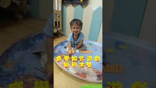 #2025年7月31日星期四#宸宸➡️ #1Y4M8D#感覺統合遊戲#拍拍水墊透過安全的水墊滿足想踩水拍水滾水刺激一個禮拜玩一次遊戲重複玩透過每一次遊戲中增加刺激中進步一開始不接受刺激到慢慢接受