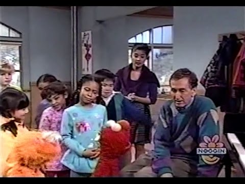 Sesame Street - Elmo & Zoe at the Dance Studio