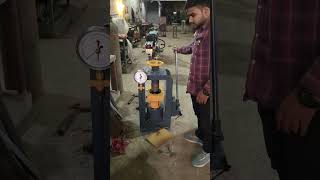 HOW TO OPERATE COMPRESSION TESTING MACHINE HAND OPERATED || R &amp; V GROUP