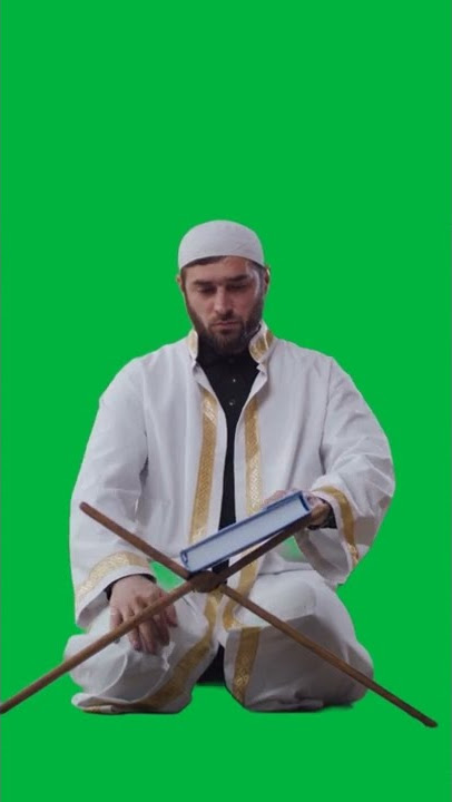 Green Screen - Muslim Man reads Quran (Ramadan Mubarek)