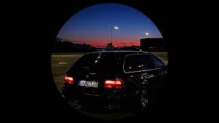 [HOUSE] Mix for a Nightride in an early 2000s BMW