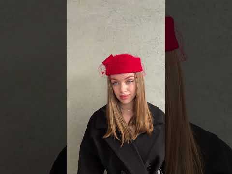 Фетровий капелюх таблетка з вуаллю і бантом червоний, видео 1