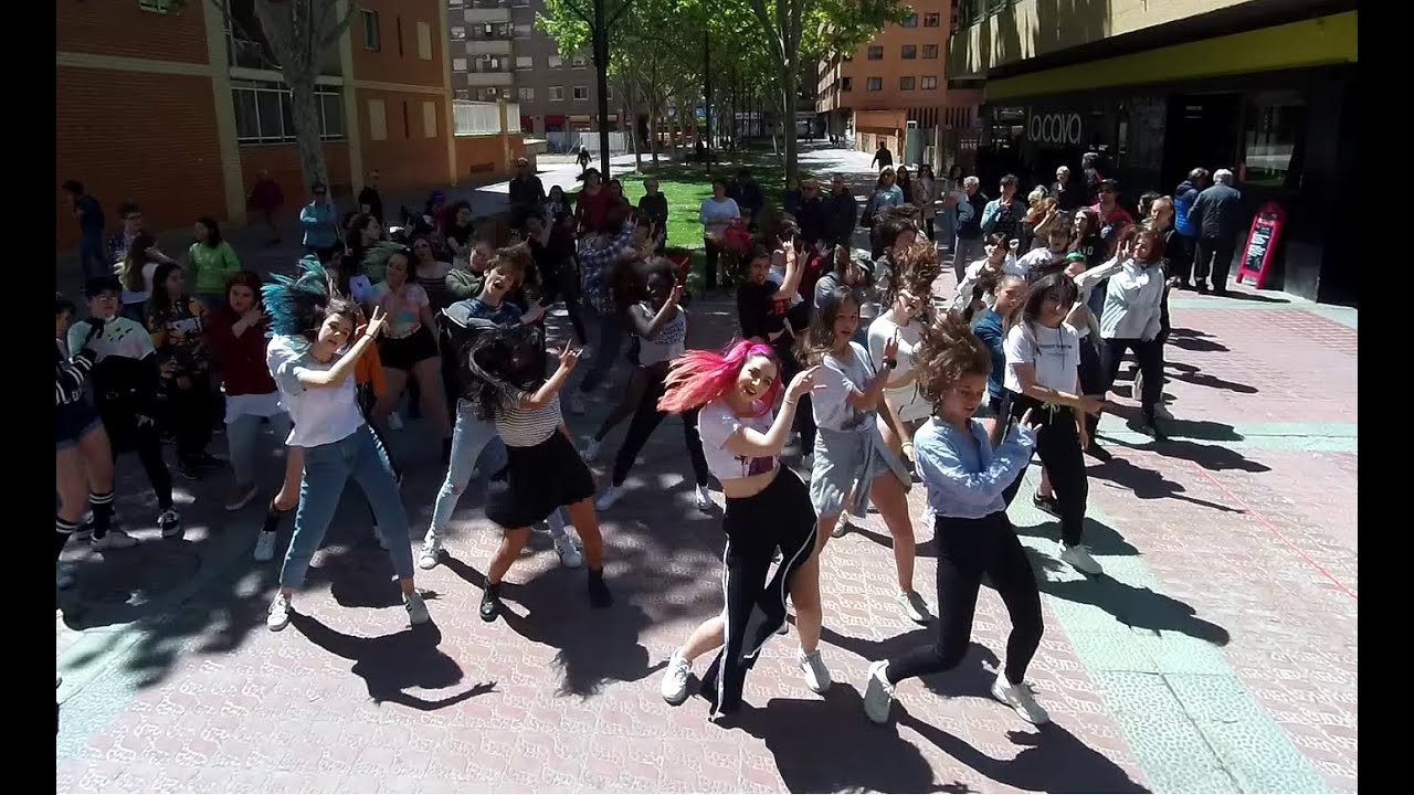 K-pop Random Dance in public Zaragoza, Spain //CJ  actur, fiestas del actur [Nekowiii] Parte 1