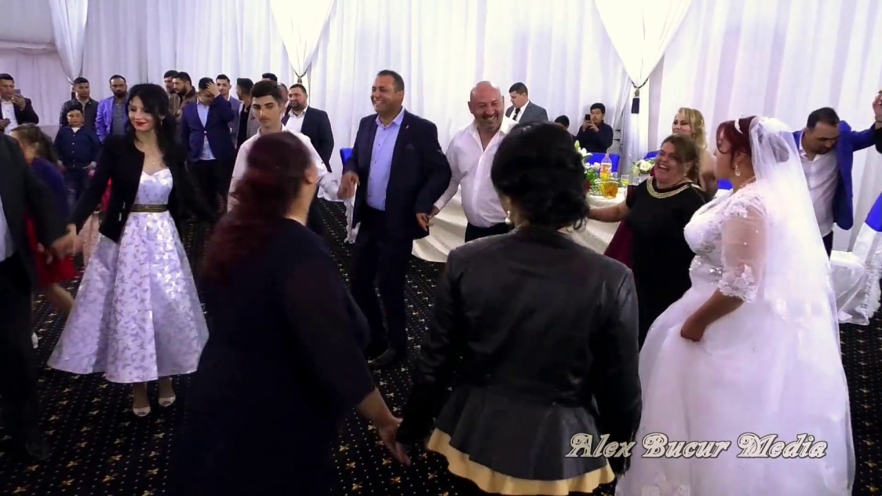 ⁣Mihaela Staicu si Orchestra Extraterestrii - Colaj Hore Buzau 25 Aprilie 2017