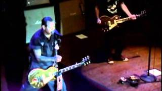 Mike Ness disses the hair bands.
