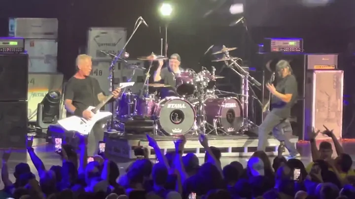 Metallica - Trapped Under Ice Live at Hard Rock Li...