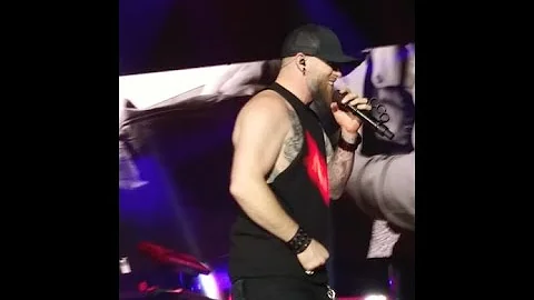 Brantley Gilbert Stops Show So Tim Sylvia Can Do W...