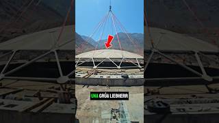 Increíble Maniobra Grúa Liebherr Eleva Cúpula Metálica En Mega Construcción