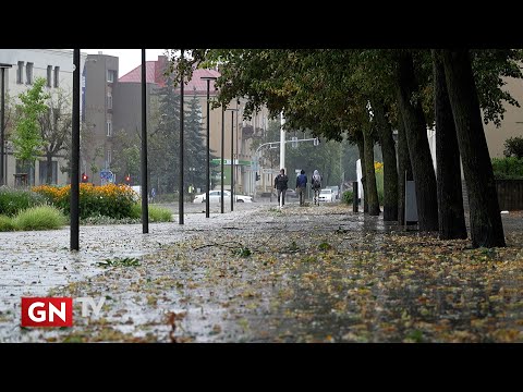 Sekmadienį naktį prasidėjus stipriai audrai tarnybos intensyviai dirba.