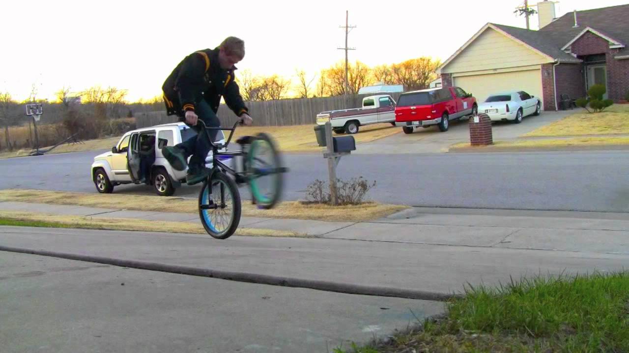 How To Footjam Tailwhip BMX - YouTube