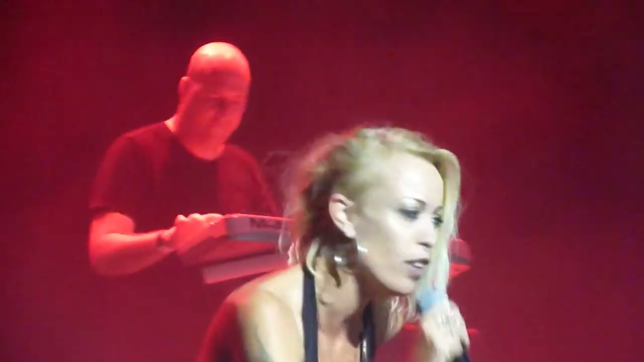 Grendel ft Lis Van Den Akker – Chemicals & Circuitry @ Amphi Festival Theater Tanzbrunnen Köln 2018