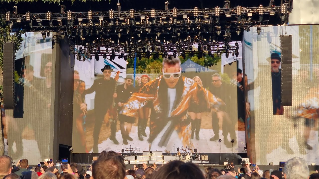 ROBBIE WILLIAMS - LET ME ENTERTAIN YOU - (BST HYDE PARK 2024) ROBBIE WILLIAMS - LET ME ENTERTAIN YOU - (BST HYDE PARK 2024)