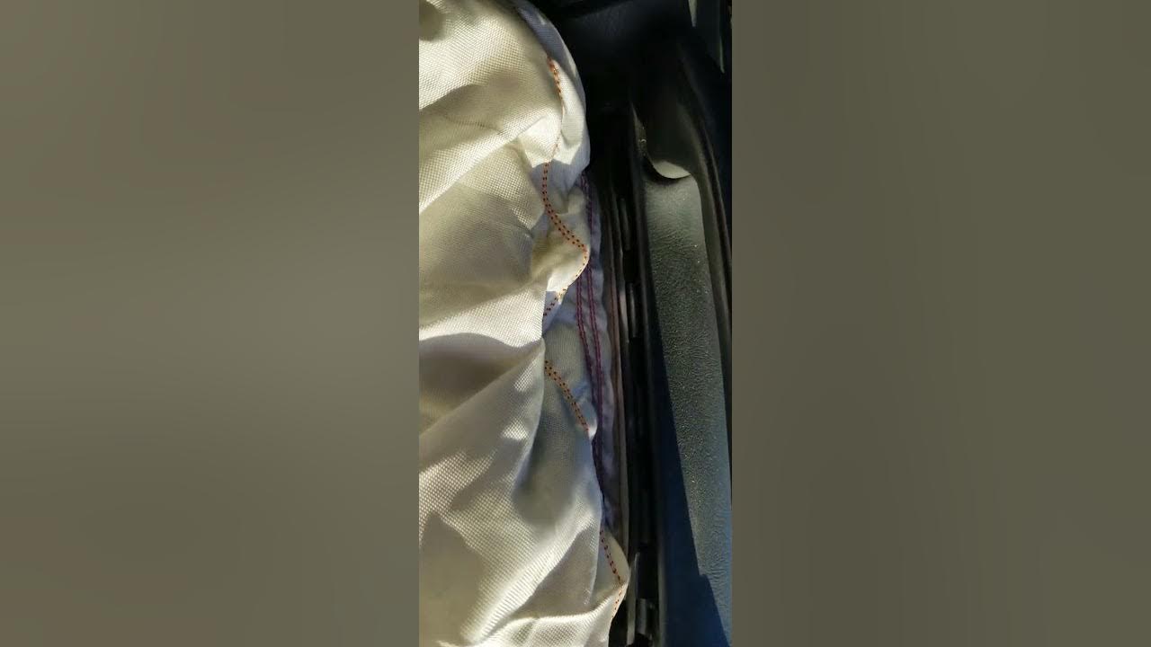 air bag 2000/2005 GMC passenger. Easy removal YouTube