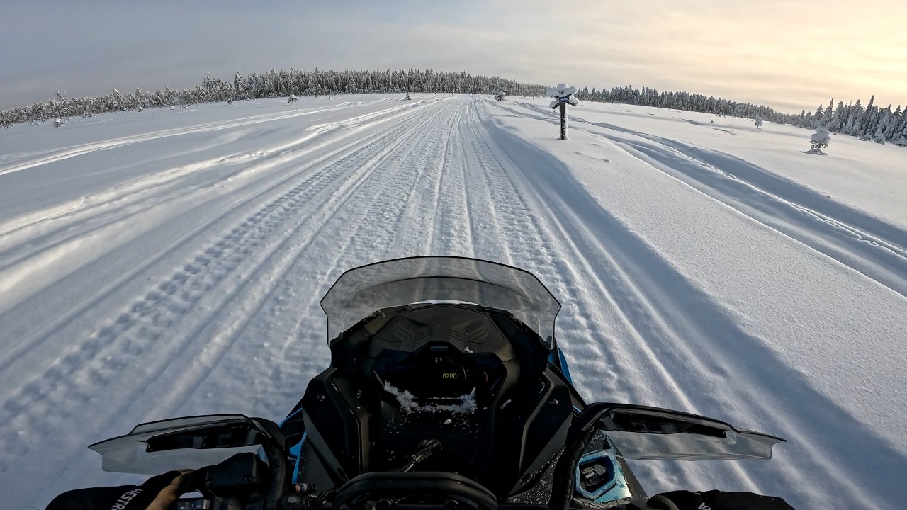 Trail riding with Lynx Commander RE 900 ACE Turbo R