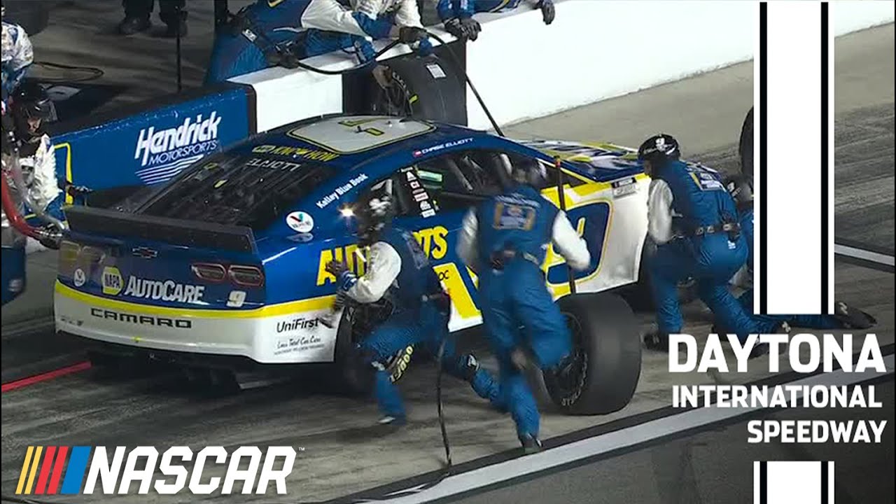 How much does a NASCAR pit crew member make a year? » FirstSportz