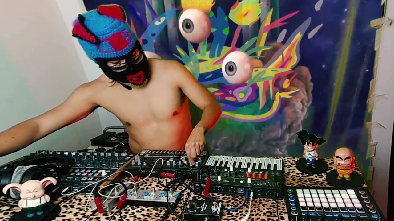 Смотреть «TRXNCH | TD3, Microfreak, Drumbrute & Circuit Novation jamming» на YouTube Смотреть «TRXNCH | TD3, Microfreak, Drumbrute & Circuit Novation jamming» на YouTube