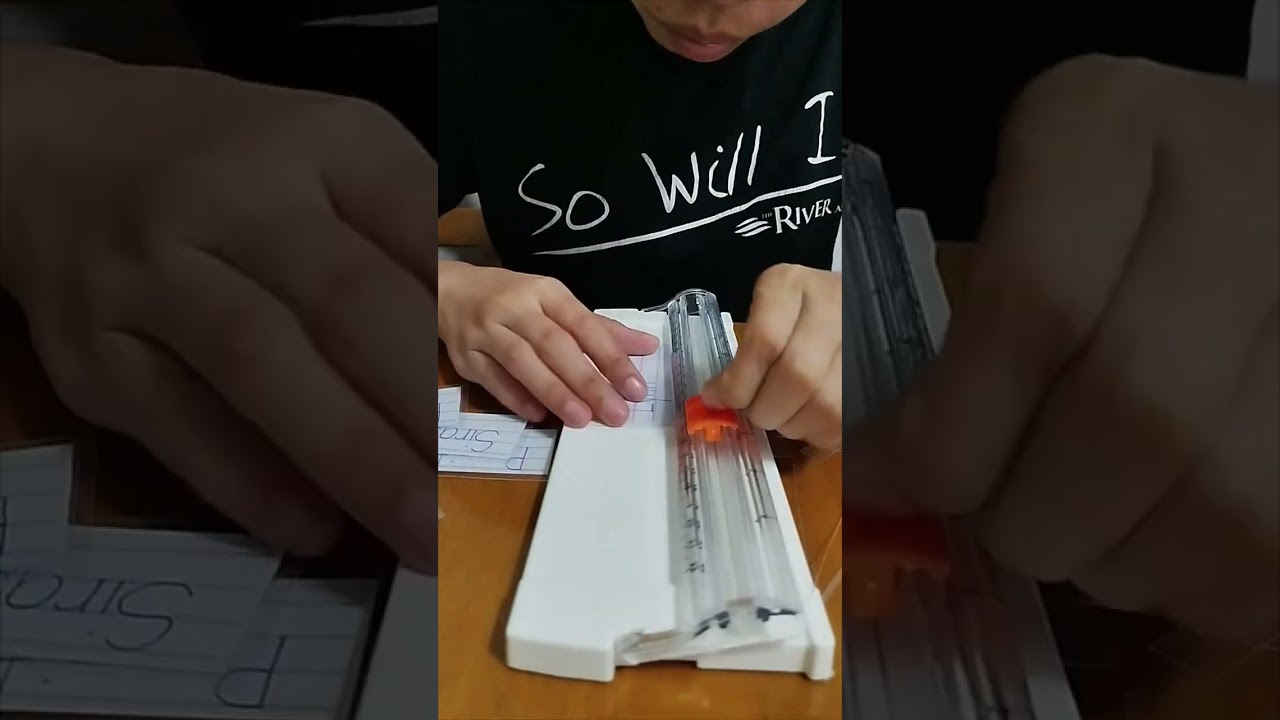 This is how I make the name cards for my Kindergarten students # holiday