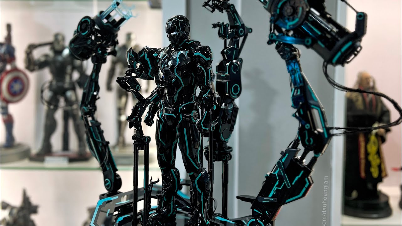 Unbox Hot Toys - #MMS672D50 Neon Tech Iron Man with Suit-up Gantry