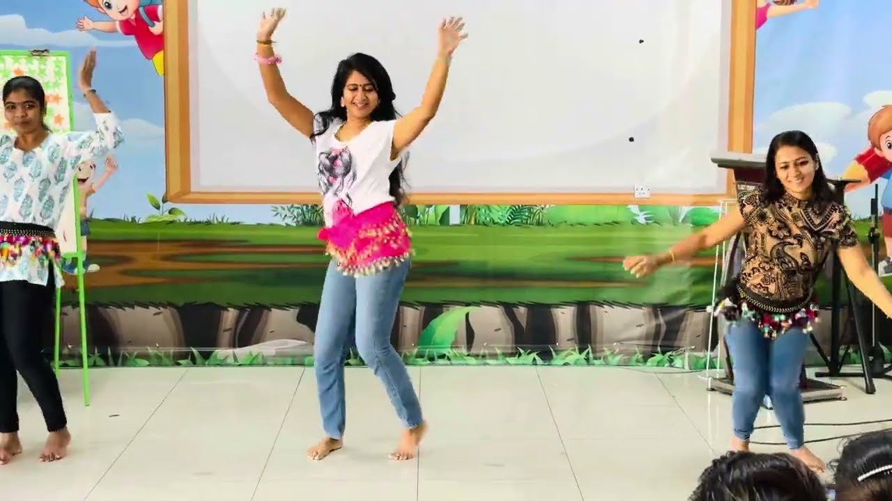 Rekha doing the Belly Dance