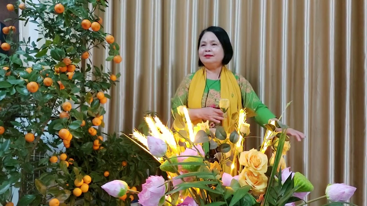 Nguyệt Bùi Thị. Thể hiên ca khúc chèo. Rôn rang đất nước vào xuân 