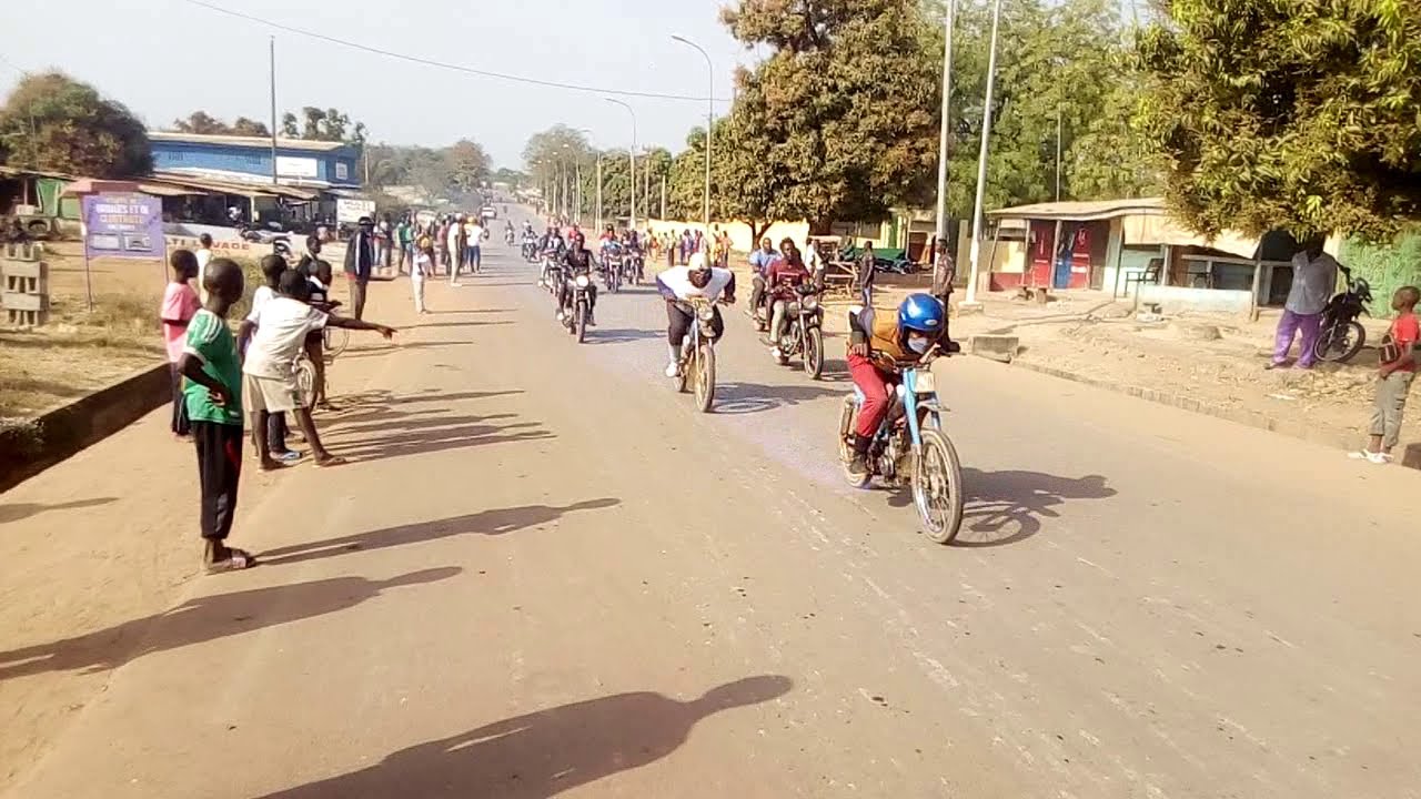 COURSE DE MOTO DES JEUNES D'ODIENNE: