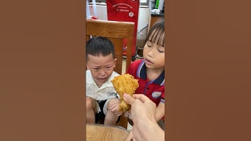 Pipi khóc đòi ăn thịt gà kfc thương quá #shorts