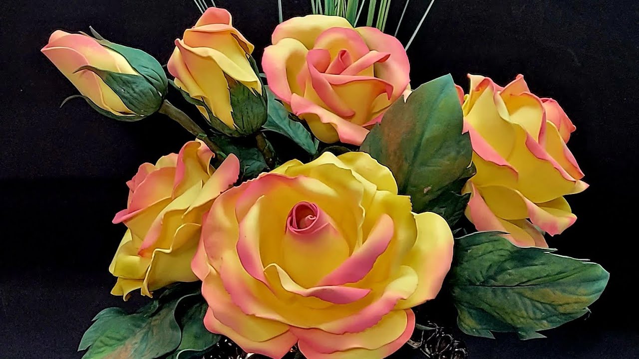 ROSAS en Foami pintada con sombras de ojos