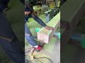 【大工】鋸を使って木材をただきってるだけ!