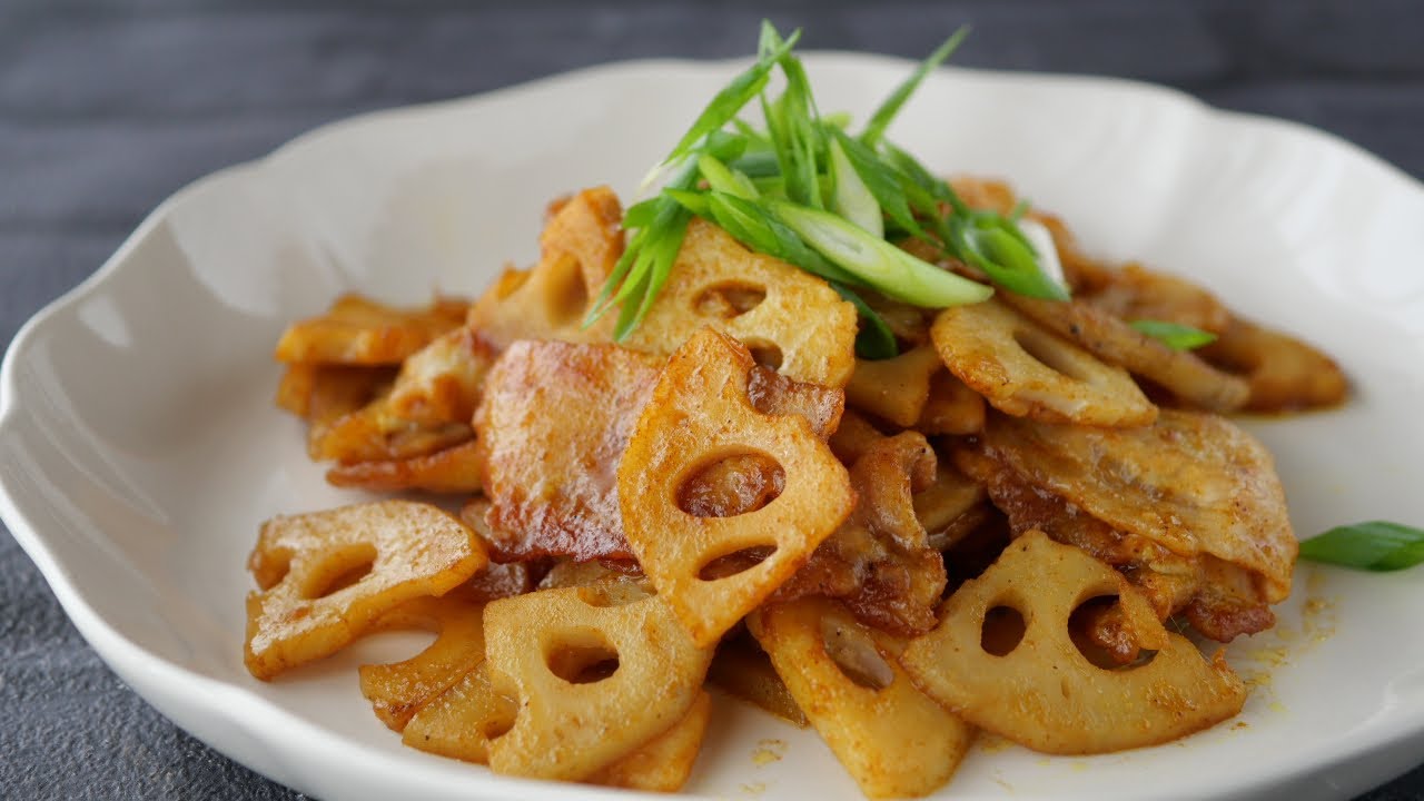 【おかずはこんなんでいい♡れんこんと豚肉のカレー炒め】「ご飯がめちゃくちゃすすむ♪」うますぎる簡単副菜!「まるめし」 | Stir-fried lotus root and pork curry