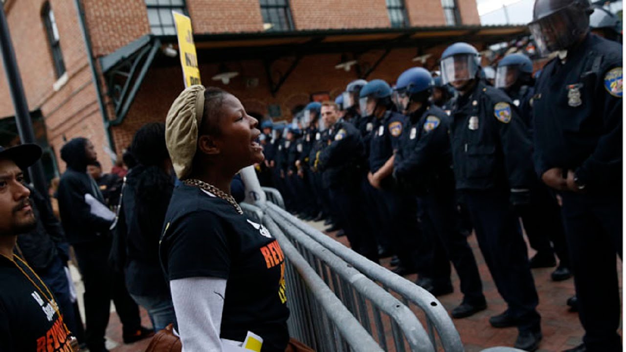 Трагедия в балтиморе сша. Февраль в Балтиморе. Балтимор люди. Полиция Балтимора рабочий стол. Балтиморе молитва.