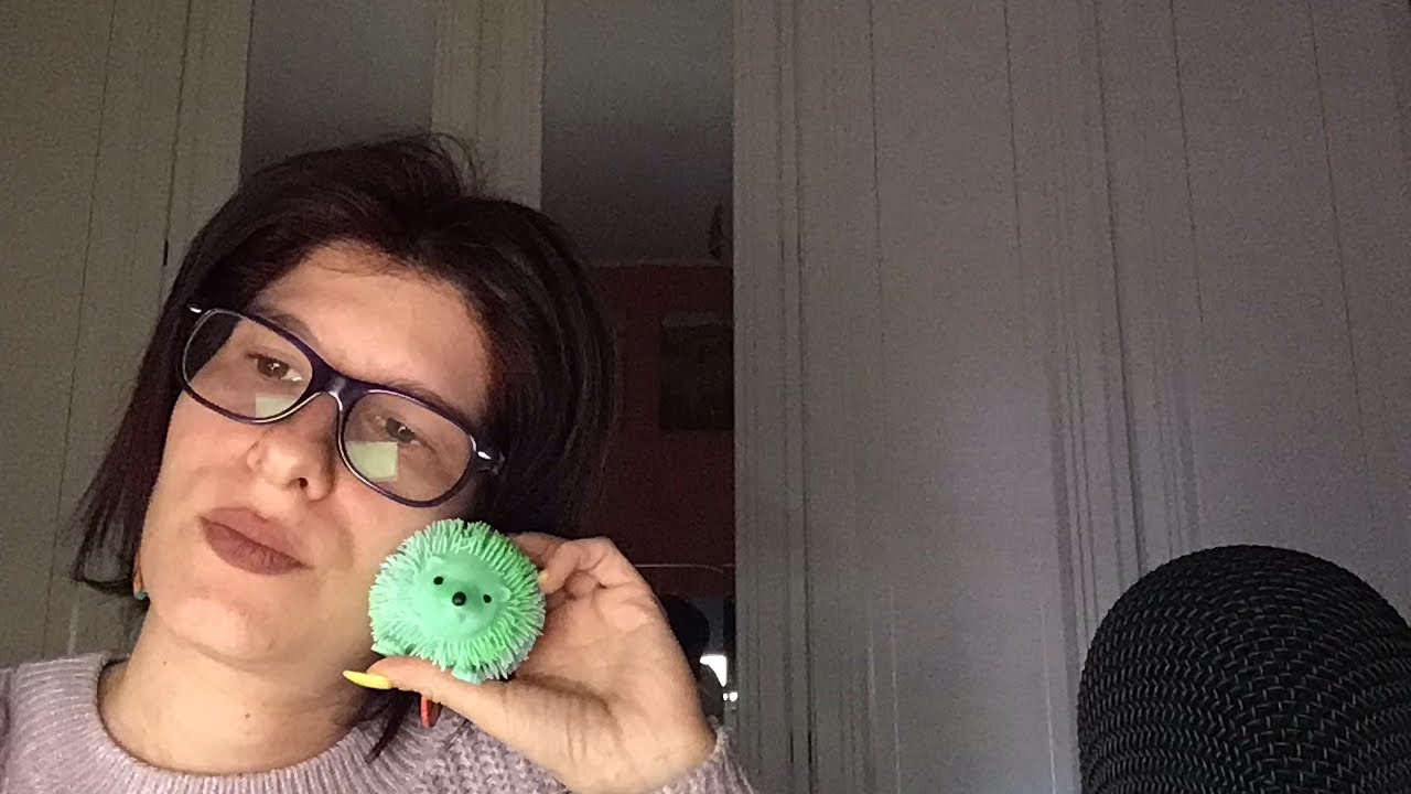 Rispondo a domande in whispering asmr ita 😍😍