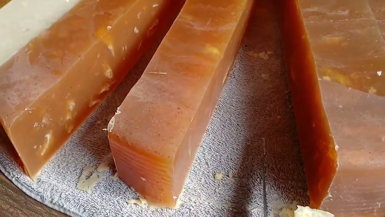 Sabão em barra de álcool caseiro 