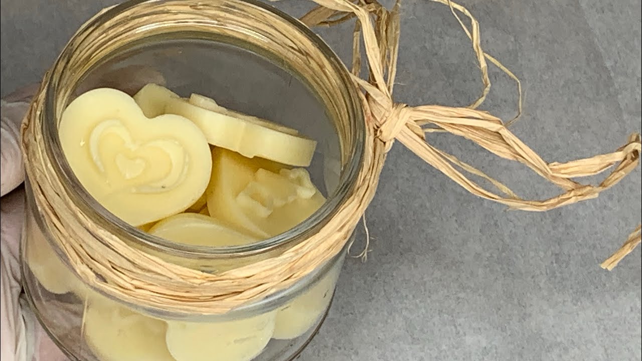 Amna Elhitami makes Lotion bars