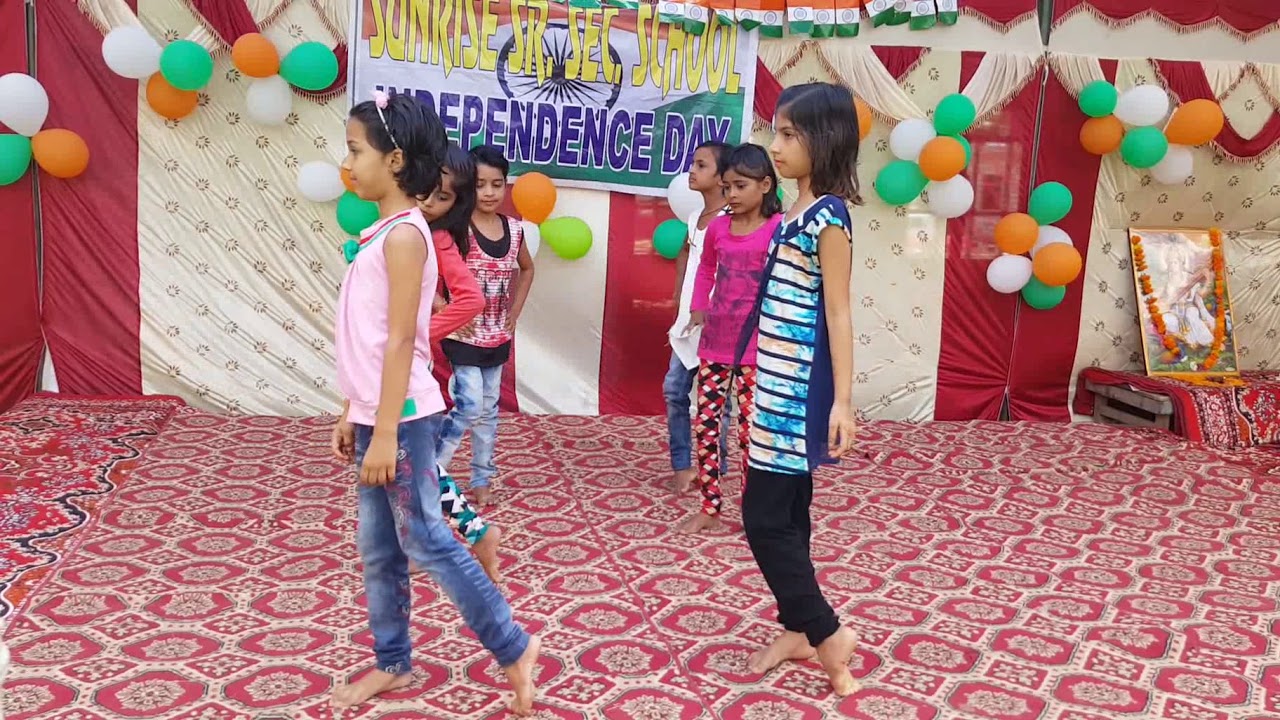 Chote bache Jan ke hum se na Takrana Re Stage Dance by School children