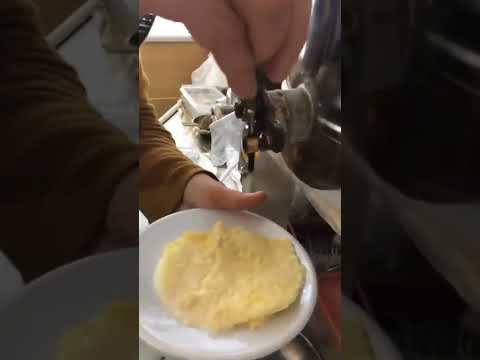 قشطة فطور الصباح على الطريقة التركية مع العسل الطبيعي