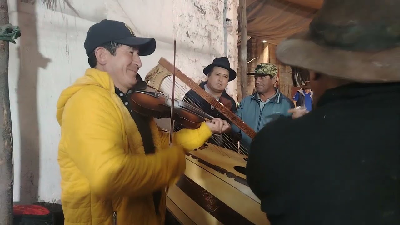 Huayno con arpa y violin con Halconcito de Apurímac 