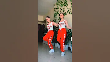 لانا ولين يدبكون على غنية الدبكه هيه الجوبي جيش النوش 