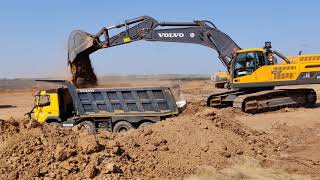 Volvo EC480DL Excavator Loading Volvo Trucks