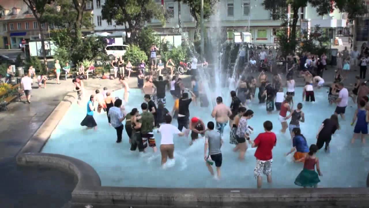 Flashmob Graz - Waterfountain relaunch / Brunnengeplantsche 08.07.2011