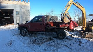 Dismantling a pickup truck