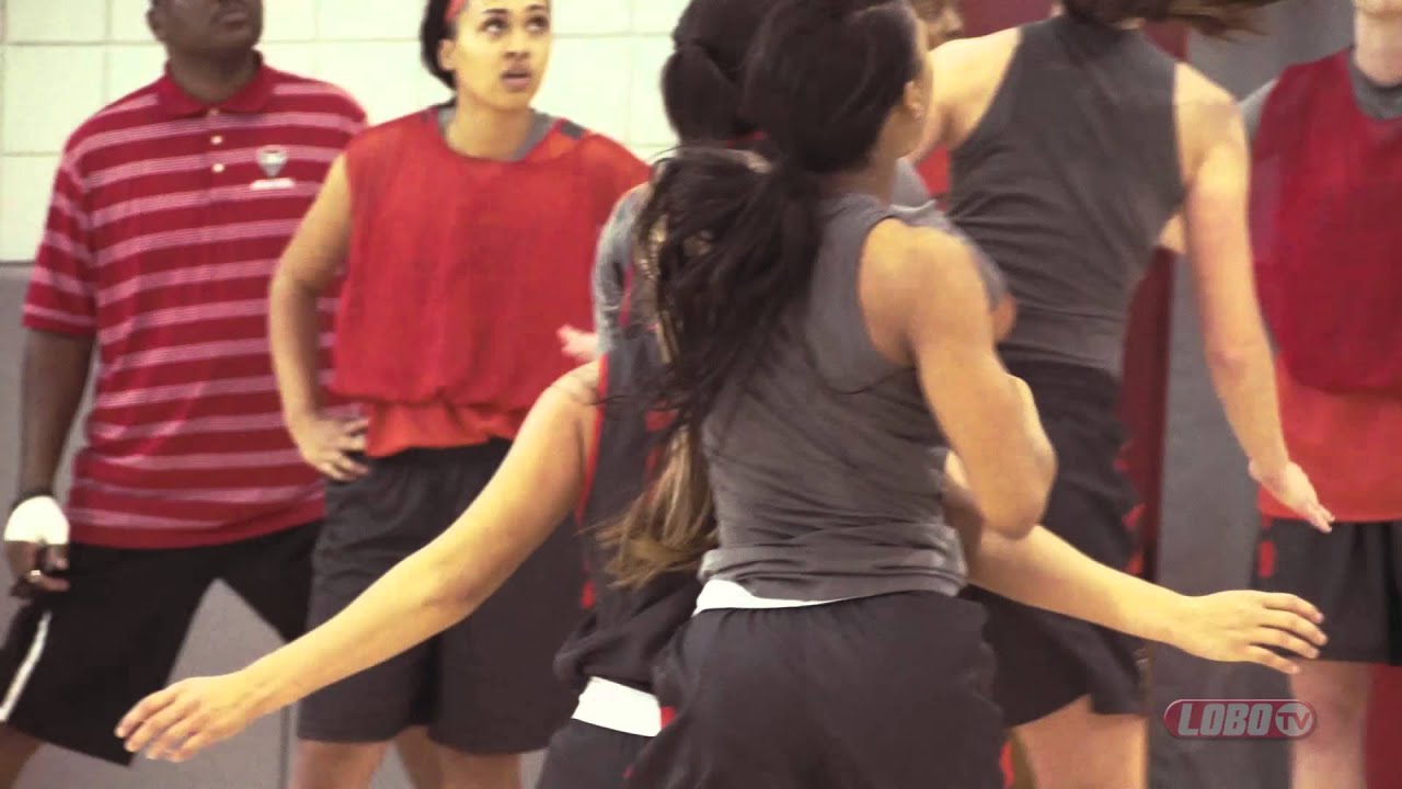 Women's Basketball Holds First Practice of 2015-16 Season football score