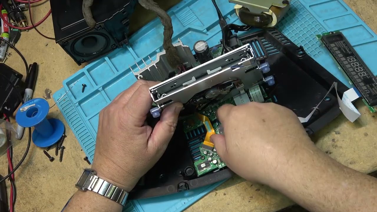 Bose Wave Radio CD Player not happy - YouTube